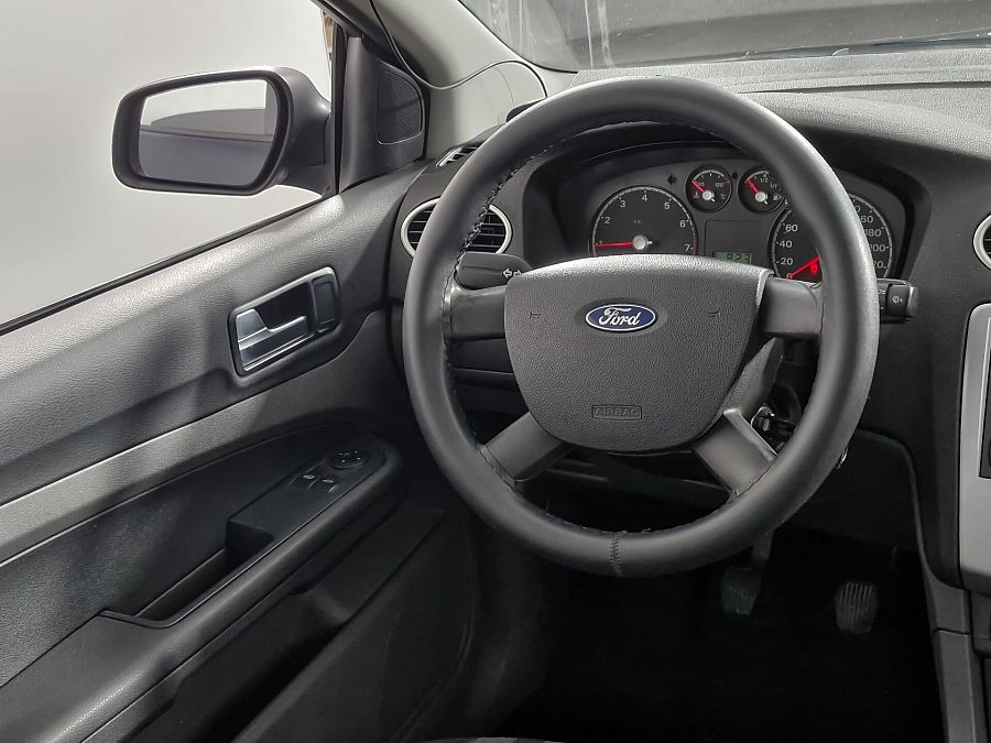 Ford Focus 1.6 MT (100 л.с.), 2005