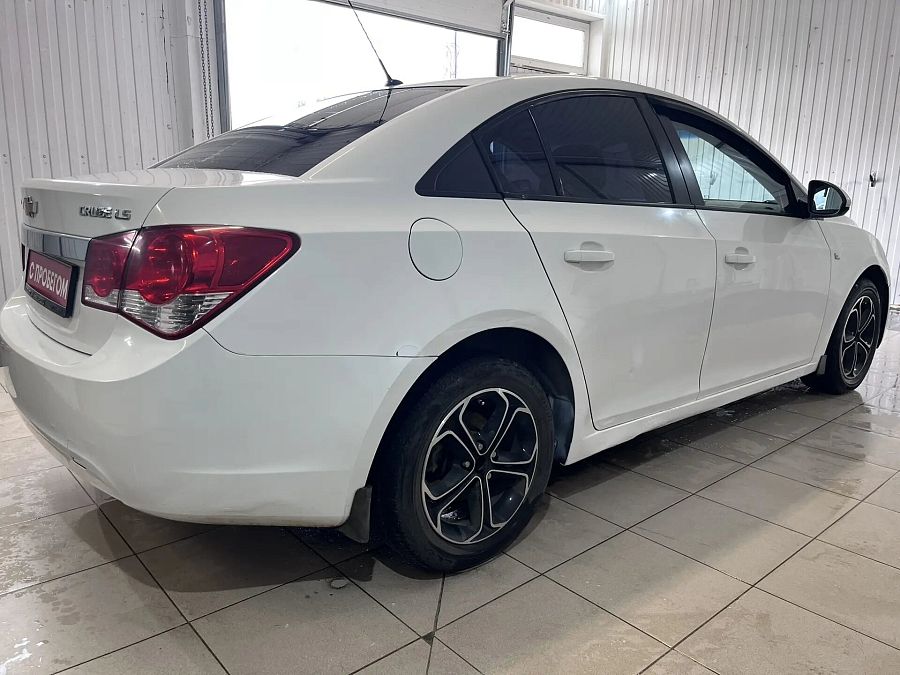 Chevrolet Cruze 1.6 MT (109 л.с.), 2012
