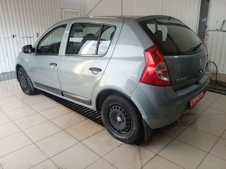 Renault Sandero 1.6 MT (103 л.с.), 2011 Renault Sandero 1.6 MT (103 л.с.), 2011