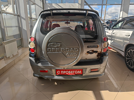 Chevrolet Niva 1.7 MT (80 л.с.) 4WD, 2006 — купить в Нижнем Новгороде