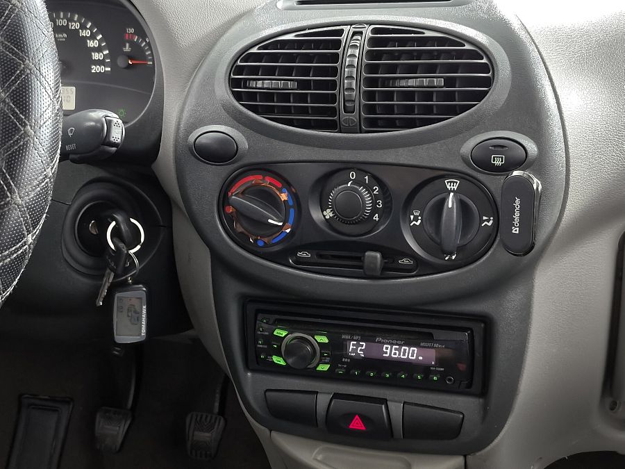 Lada (Ваз) Kalina 1.6 MT (84 л.с.), 2011