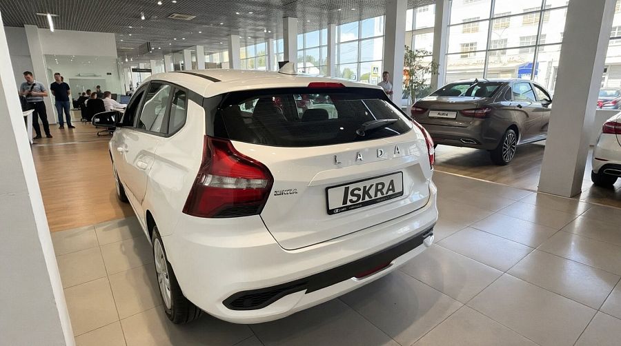 Lada (Ваз) Iskra 1.6 CVT (106 л.с.), 2026