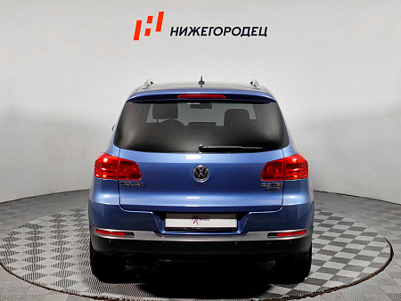 Volkswagen Tiguan 2.0 AT (170 л.с.) 4WD, 2011 — купить в Нижнем Новгороде