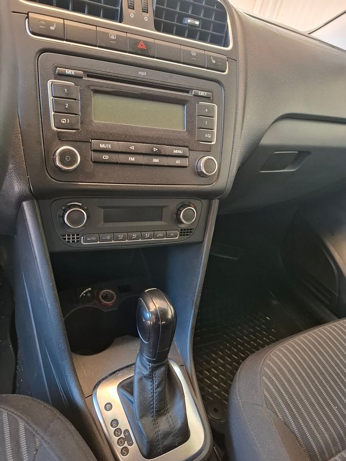 Volkswagen Polo 1.6 AT (105 л.с.), 2012