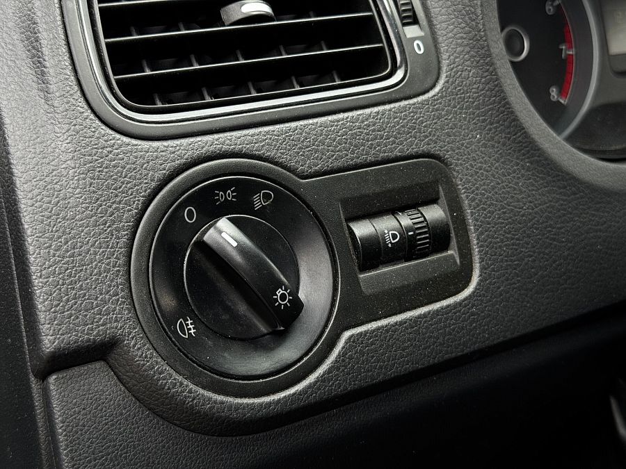 Volkswagen Polo 1.6 MT (105 л.с.), 2015