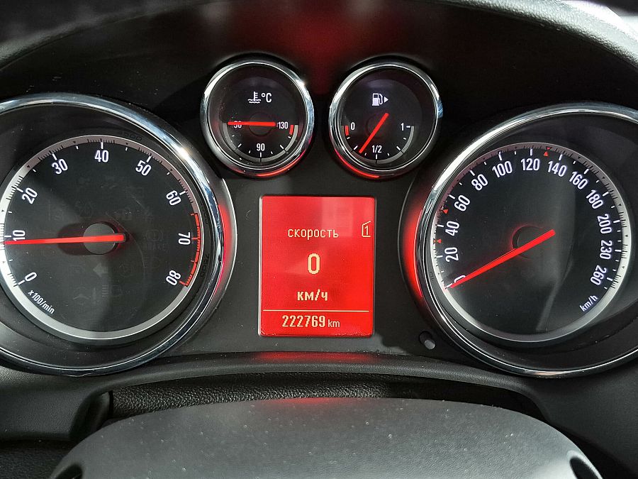 Opel Astra 1.6 MT (115 л.с.), 2012