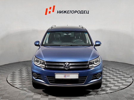 Volkswagen Tiguan 2.0 AT (170 л.с.) 4WD, 2011 — купить в Нижнем Новгороде