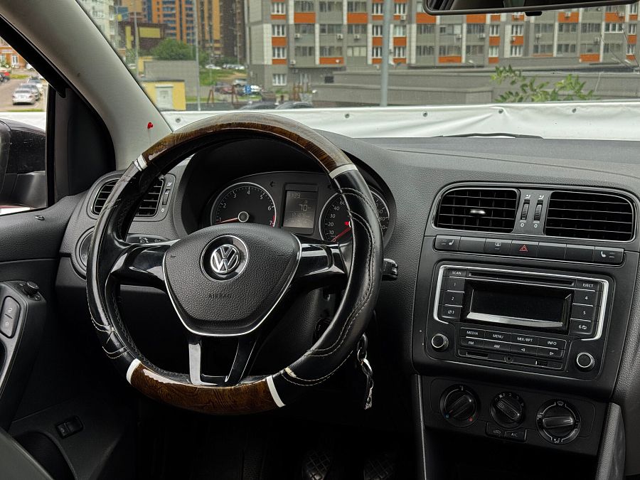 Volkswagen Polo 1.6 MT (105 л.с.), 2015
