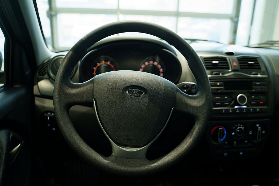 Lada (Ваз) Granta 1.6 MT (106 л.с.), 2026