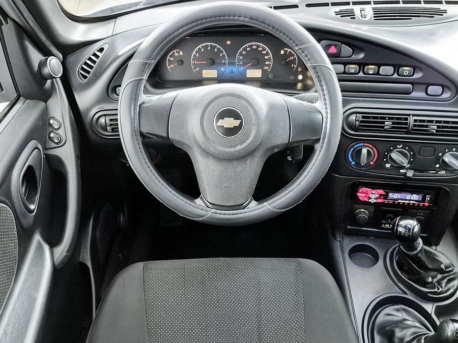 Chevrolet Niva 1.7 MT (80 л.с.) 4WD, 2011