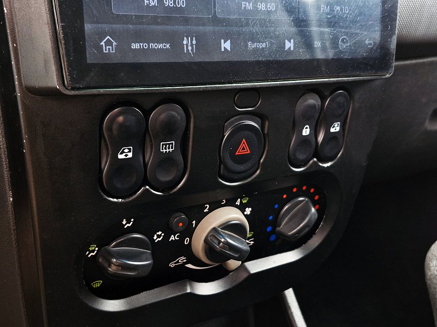 Renault Sandero 1.6 MT (84 л.с.), 2010 Renault Sandero 1.6 MT (84 л.с.), 2010