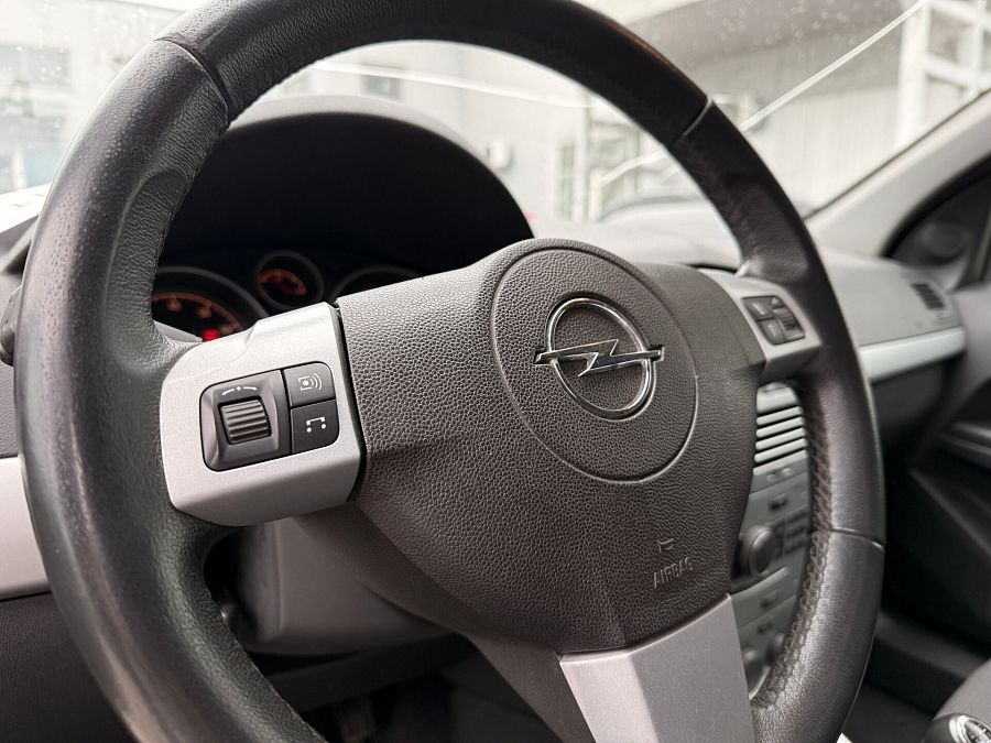 Opel Astra 1.6 MT (115 л.с.), 2011 Opel Astra 1.6 MT (115 л.с.), 2011