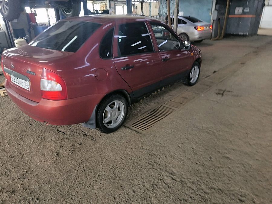 Lada (Ваз) Kalina 1.6 MT (84 л.с.), 2011 Lada (Ваз) Kalina 1.6 MT (84 л.с.), 2011