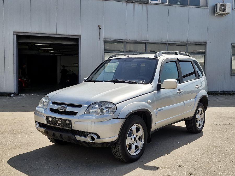 Chevrolet Niva 1.7 MT (80 л.с.) 4WD, 2011 Chevrolet Niva 1.7 MT (80 л.с.) 4WD, 2011