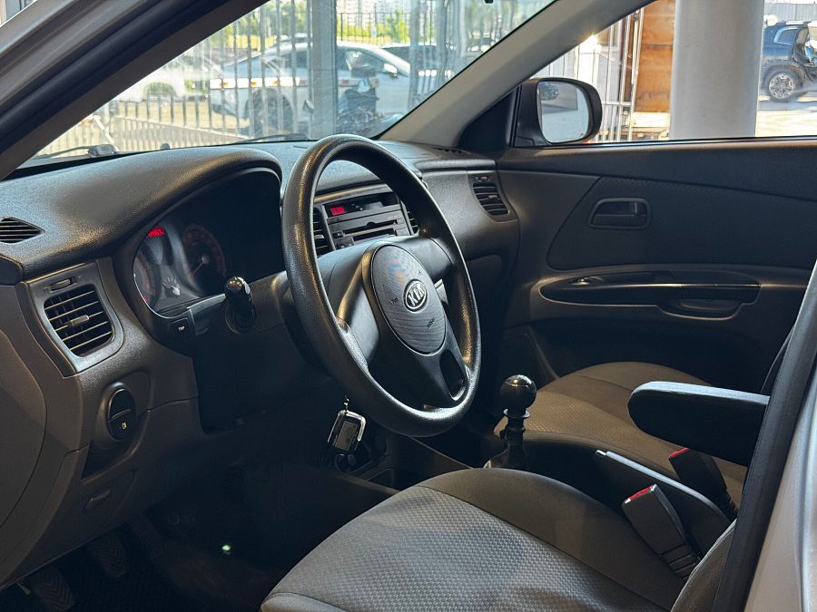 Kia Rio 1.4 MT (95 л.с.), 2011