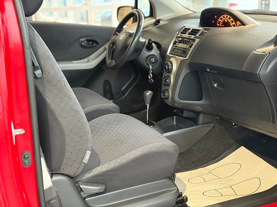 Toyota Yaris 1.5 AT (106 л.с.), 2009
