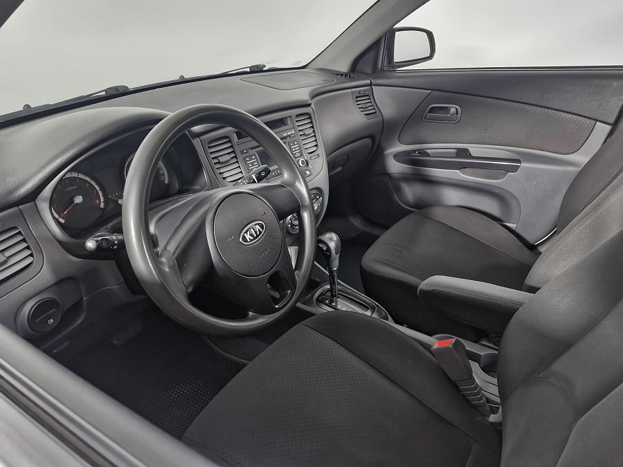 Kia Rio 1.4 AT (95 л.с.), 2011