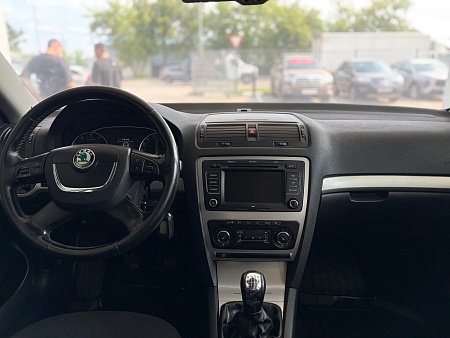 Skoda Octavia 1.6 MT (102 л.с.), 2010