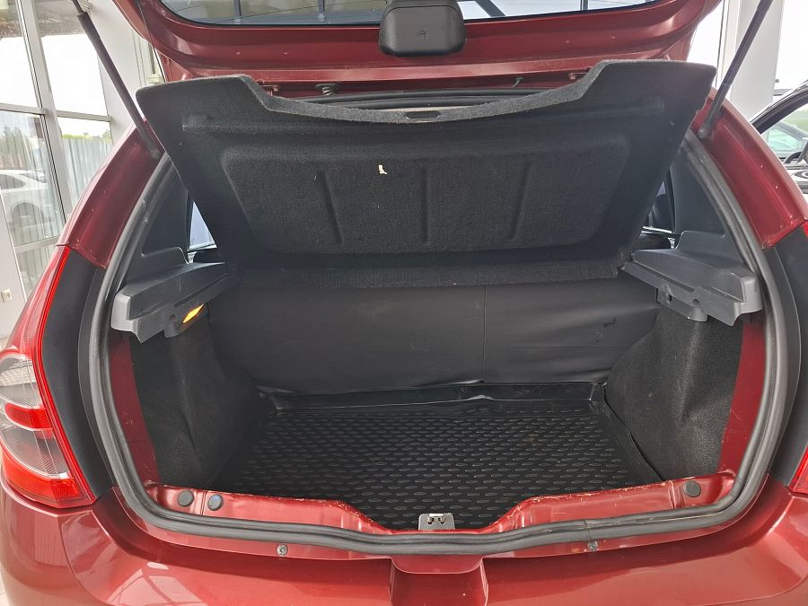 Renault Sandero 1.6 MT (84 л.с.), 2012 Renault Sandero 1.6 MT (84 л.с.), 2012