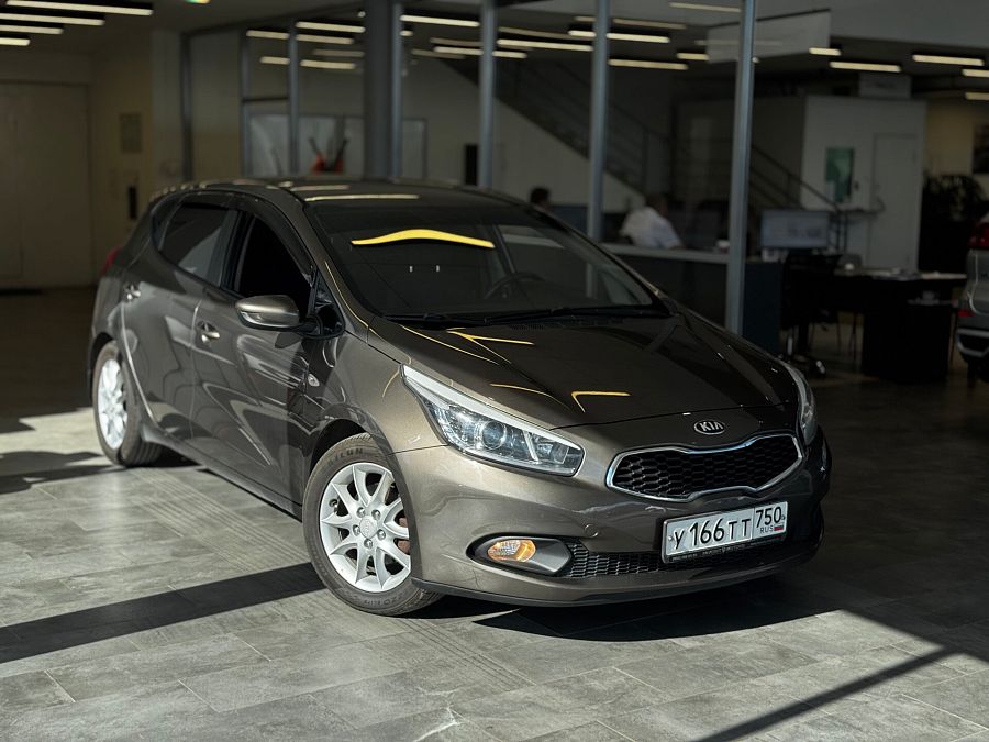 Kia Ceed 1.6 MT (129 л.с.), 2014