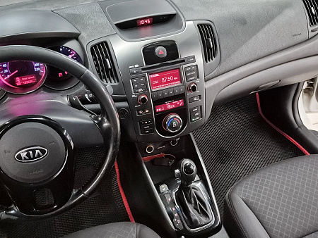 Kia Cerato 6-speed 1.6 AT (126 л.с.), 2013 Kia Cerato 6-speed 1.6 AT (126 л.с.), 2013 — купить в Нижнем Новгороде