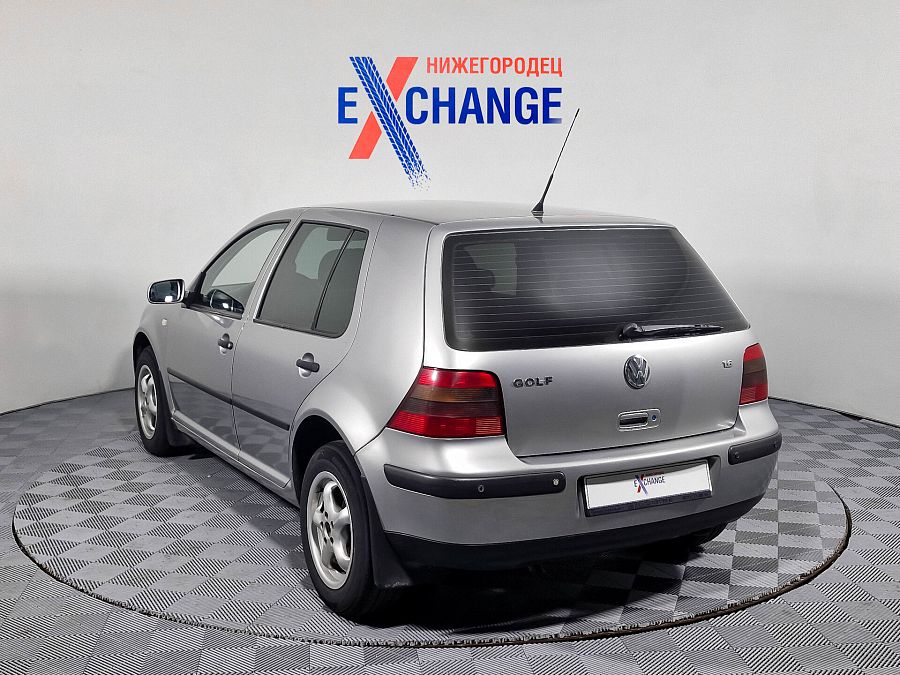 Volkswagen Golf 1.6 AT (102 л.с.), 2002