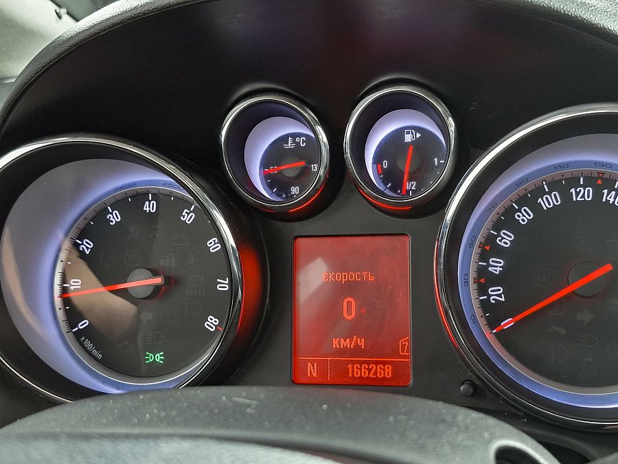 Opel Astra 1.6 AT (115 л.с.), 2011