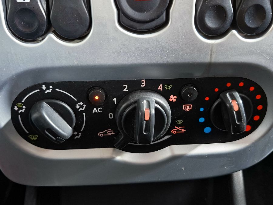Renault Sandero 1.6 MT (84 л.с.), 2013 Renault Sandero 1.6 MT (84 л.с.), 2013