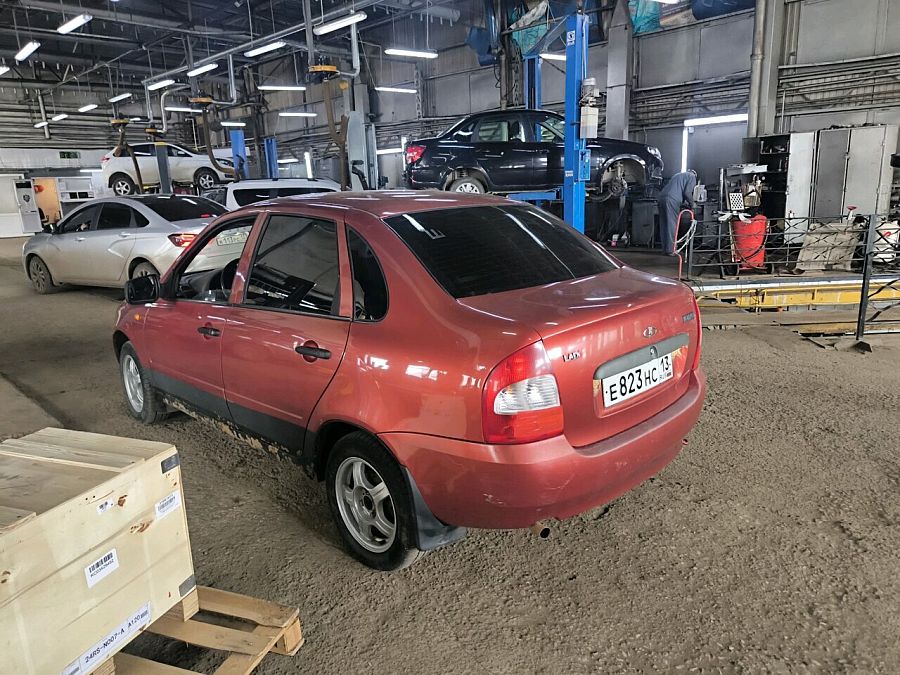 Lada (Ваз) Kalina 1.6 MT (84 л.с.), 2011 Lada (Ваз) Kalina 1.6 MT (84 л.с.), 2011