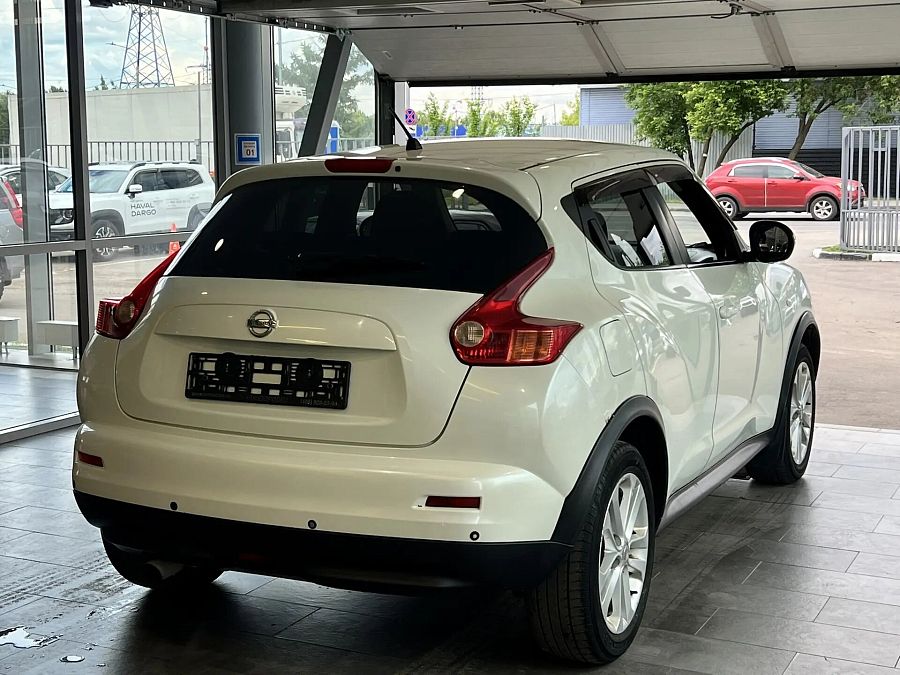 Nissan Juke 1.6 CVT (190 л.с.) 4WD, 2011
