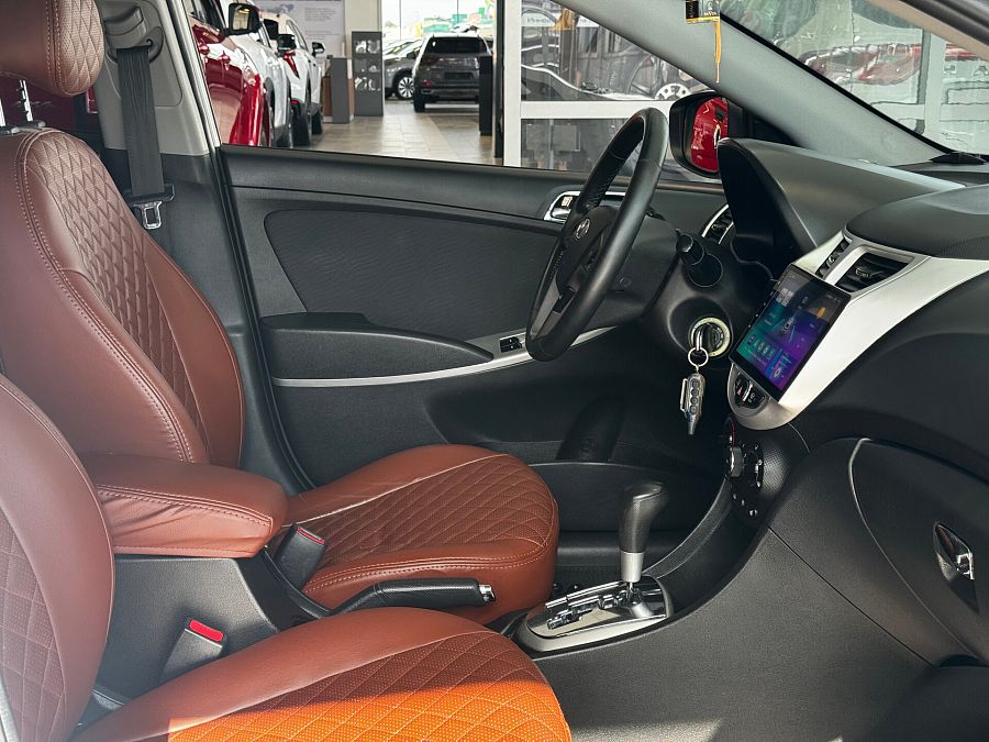 Hyundai Solaris 1.6 AT (123 л.с.), 2013 Hyundai Solaris 1.6 AT (123 л.с.), 2013