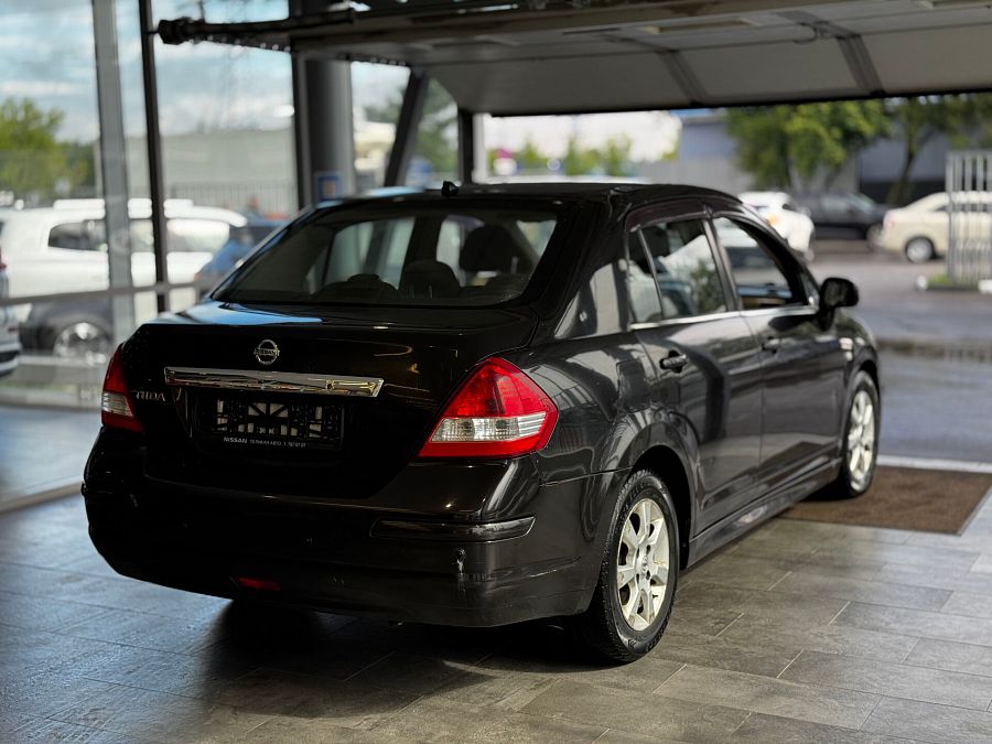 Nissan Tiida 1.6 MT (110 л.с.), 2010 Nissan Tiida 1.6 MT (110 л.с.), 2010