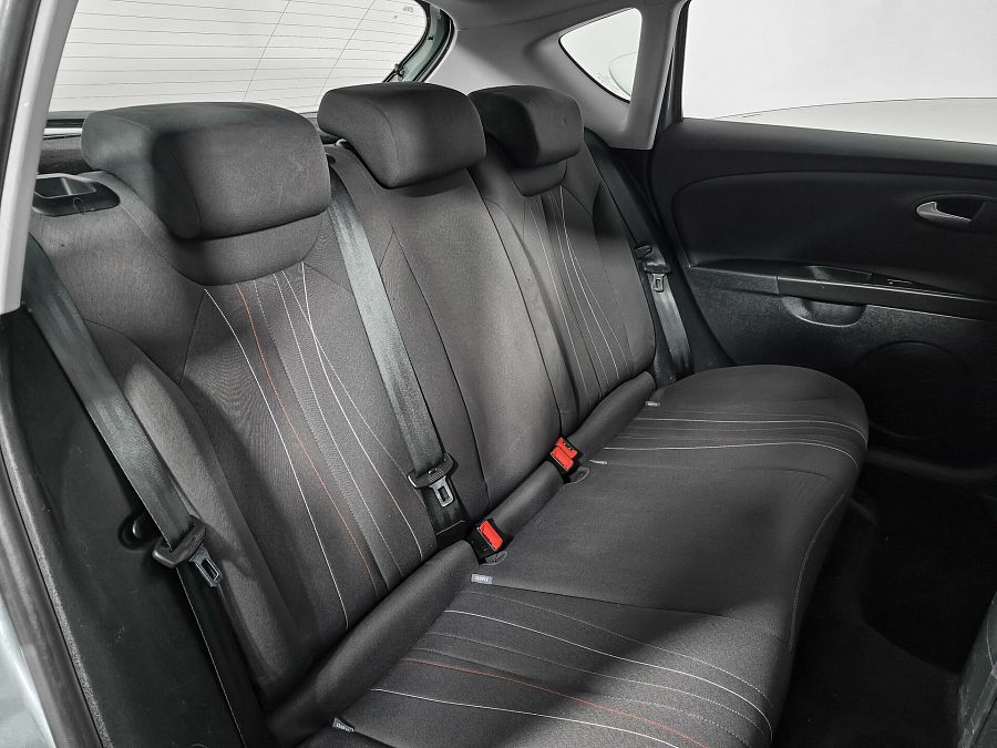 SEAT Leon 1.2 MT (105 л.с.), 2012