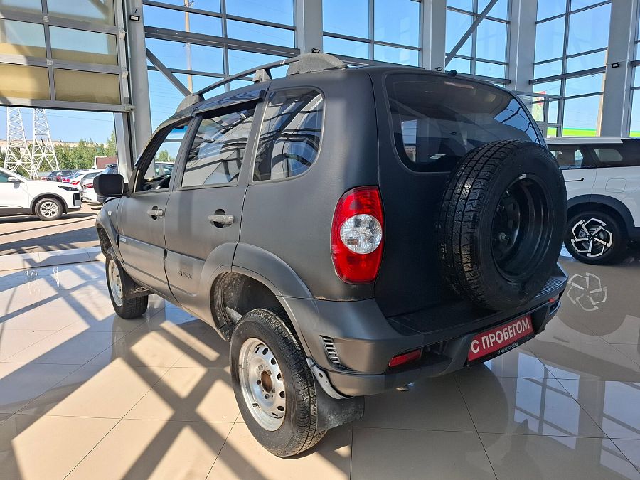 Chevrolet Niva 1.7 MT (80 л.с.) 4WD, 2011