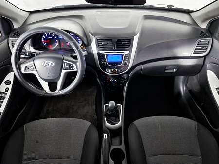 Hyundai Solaris 1.6 MT (123 л.с.), 2012