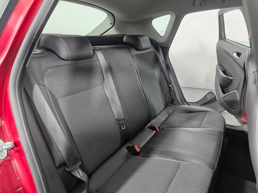 Opel Astra 1.6 AT (115 л.с.), 2011