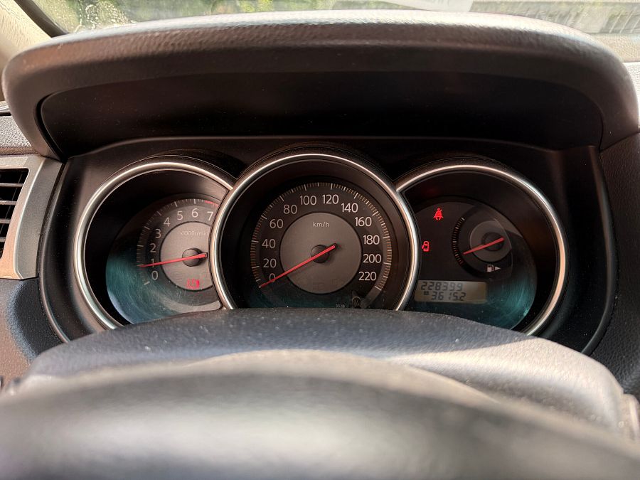 Nissan Tiida 1.6 MT (110 л.с.), 2007 Nissan Tiida 1.6 MT (110 л.с.), 2007