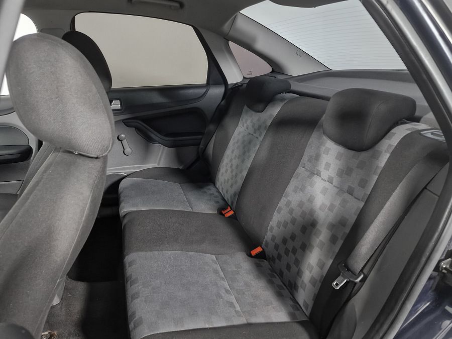Ford Focus 1.6 MT (100 л.с.), 2005