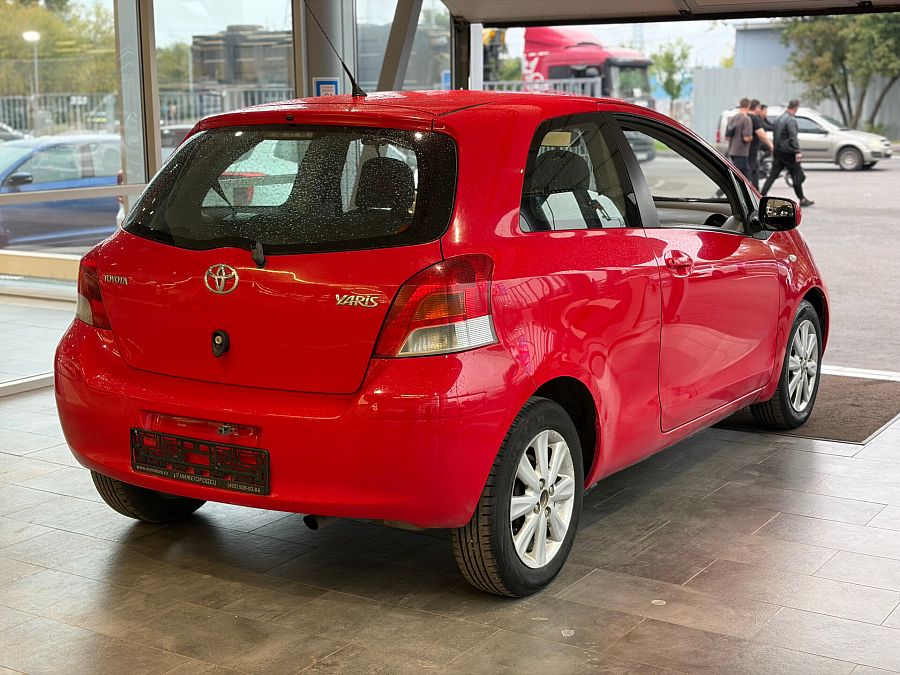 Toyota Yaris 1.5 AT (106 л.с.), 2009