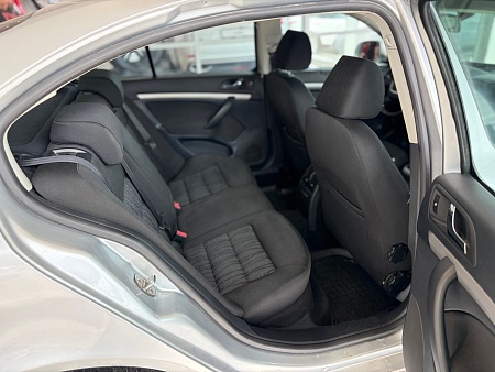 Skoda Octavia 1.6 MT (102 л.с.), 2010