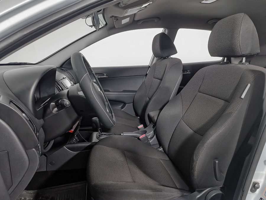 Hyundai i30 1.6 AT (126 л.с.), 2010 Hyundai i30 1.6 AT (126 л.с.), 2010