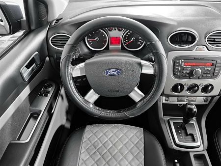 Ford Focus 1.6 AT (100 л.с.), 2010