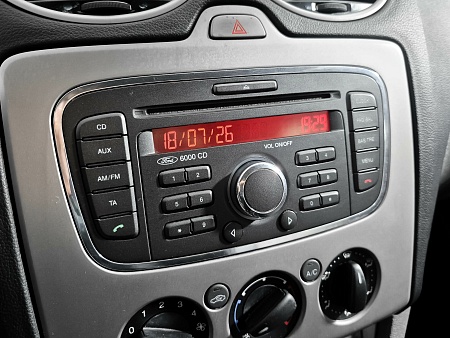 Ford Focus 1.6 AT (100 л.с.), 2010