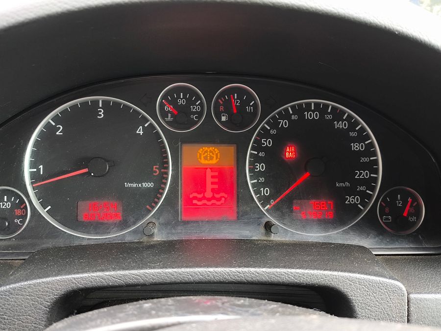 Audi A6 allroad 2.5d AT (180 л.с.) 4WD, 2002 Audi A6 allroad 2.5d AT (180 л.с.) 4WD, 2002