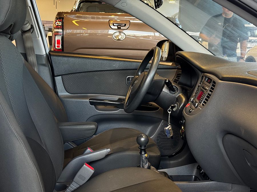 Kia Rio 1.4 MT (95 л.с.), 2011