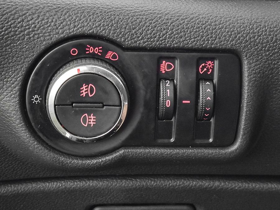 Opel Astra 1.6 MT (115 л.с.), 2012