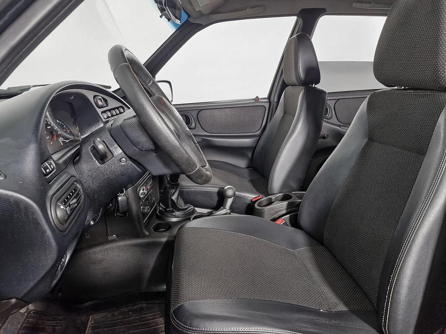 Chevrolet Niva 1.7 MT (80 л.с.) 4WD, 2012 Chevrolet Niva 1.7 MT (80 л.с.) 4WD, 2012