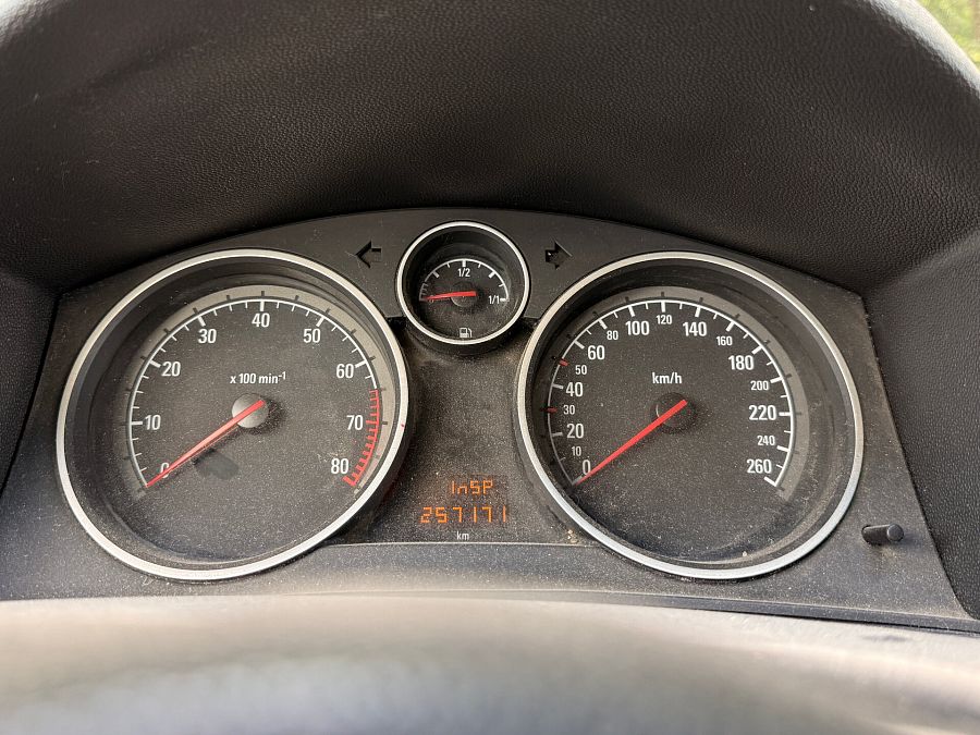 Opel Astra 1.6 MT (115 л.с.), 2011 Opel Astra 1.6 MT (115 л.с.), 2011