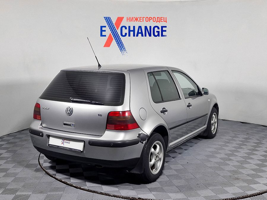 Volkswagen Golf 1.6 AT (102 л.с.), 2002