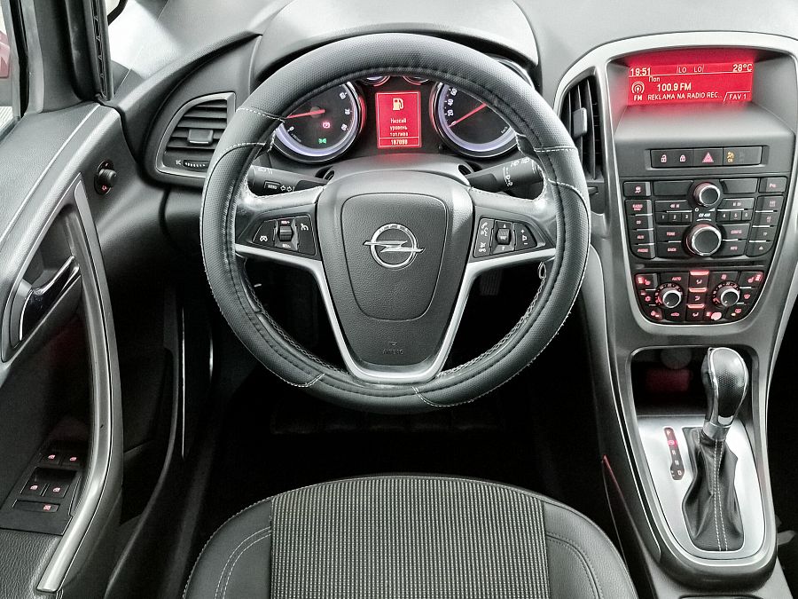Opel Astra 1.6 AT (115 л.с.), 2011 Opel Astra 1.6 AT (115 л.с.), 2011